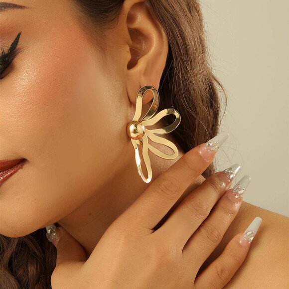 Jewelry - Floral Hollow Earring Gold Tone Geometric Circular Earrings Spring Summer